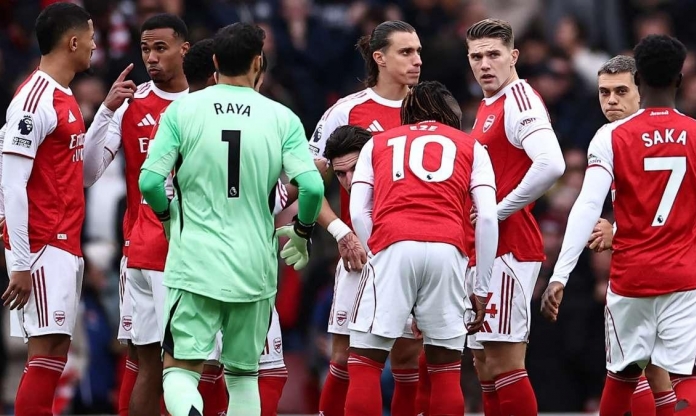 Arsenal san bằng kỷ lục khó tin của MU