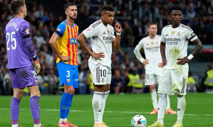 Xabi Alonso đau đầu với 'cuộc chiến' phạt đền