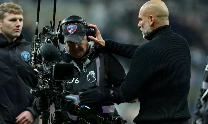 Pep Guardiola thừa nhận xấu hổ vì nổi giận với quay phim