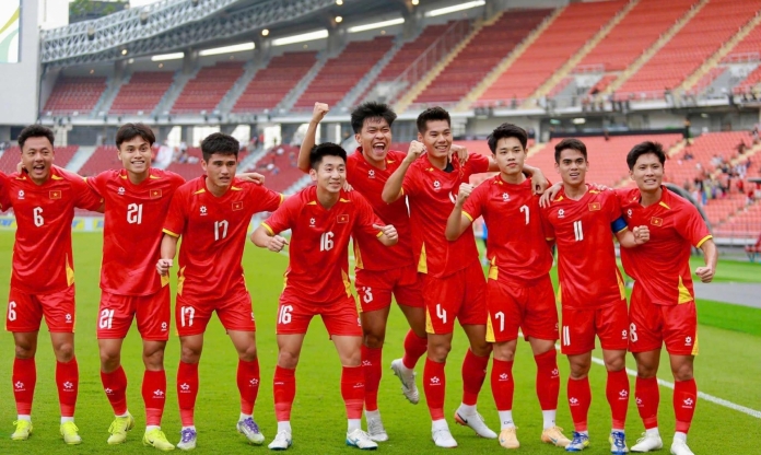 CĐV Indonesia mở hội khi U22 Việt Nam đại thắng Malaysia