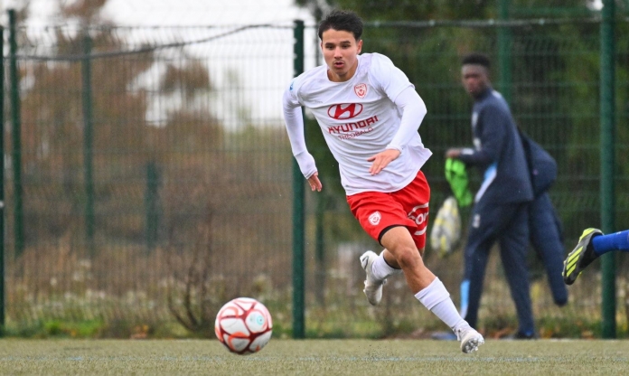 NÓNG: Trung phong Việt kiều Pháp 2K8 làm thủ tục nhập tịch Việt Nam