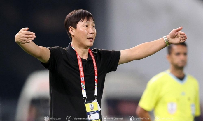 HLV Kim Sang Sik duy trì lịch sử, áp sát thầy Park Hang Seo