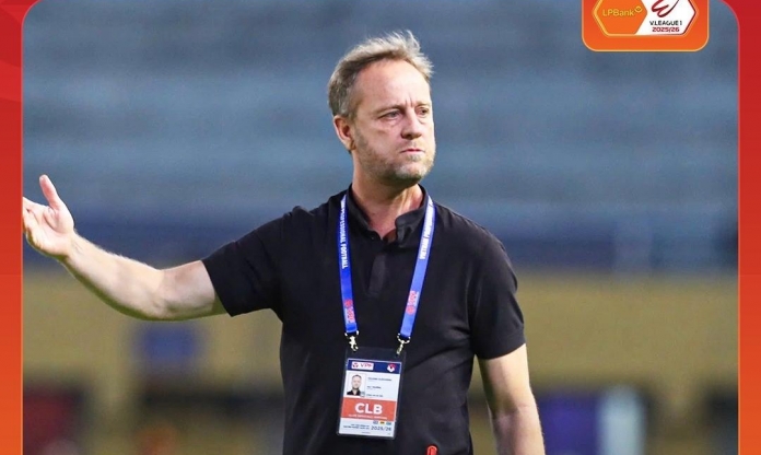 Thầy của Đình Bắc được vinh danh ở V-League