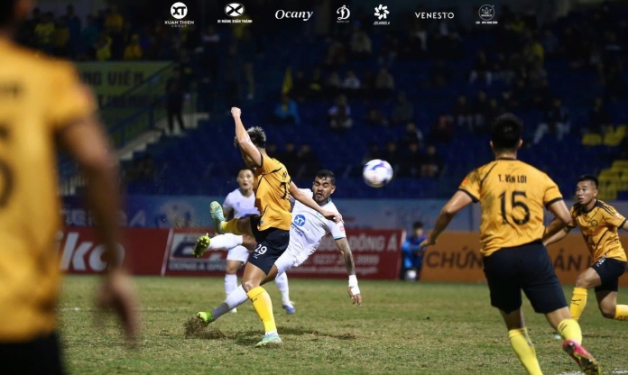 Xuân Son hỏng pen, Thanh Hóa có trận hòa quả cảm