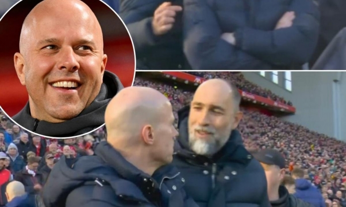 HLV Tottenham thành trò cười sau pha nhầm người khó tin