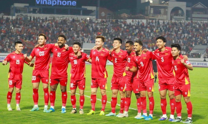 Loạt sao ĐT Việt Nam báo tin vui đến HLV Kim Sang Sik