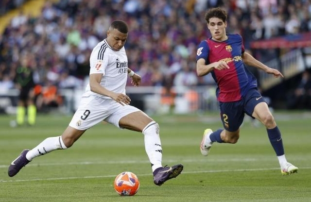 Barca gục ngã ngày đăng quang, Real thắng tưng bừng chia tay huyền thoại