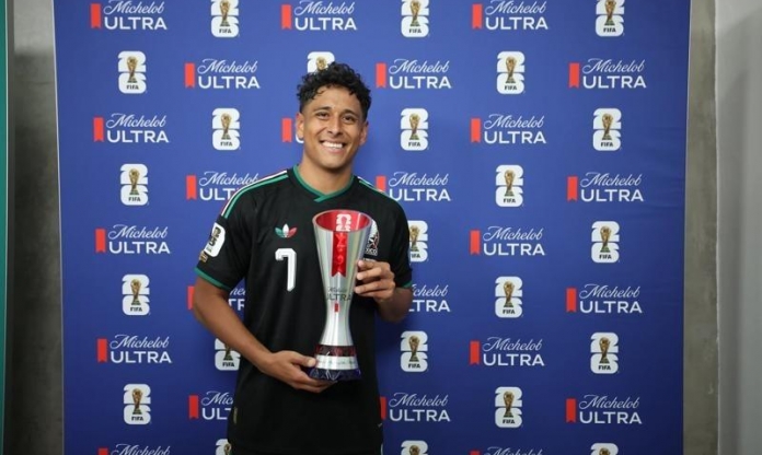 FIFA vinh danh sao Mexico sau khi giúp đội nhà vào vòng trong