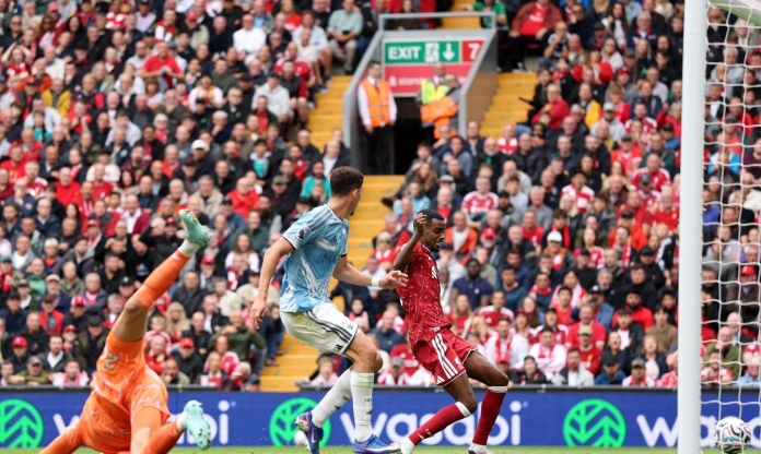 Anfield dậy sóng, Liverpool thoát thua sau màn rượt đuổi 4 bàn