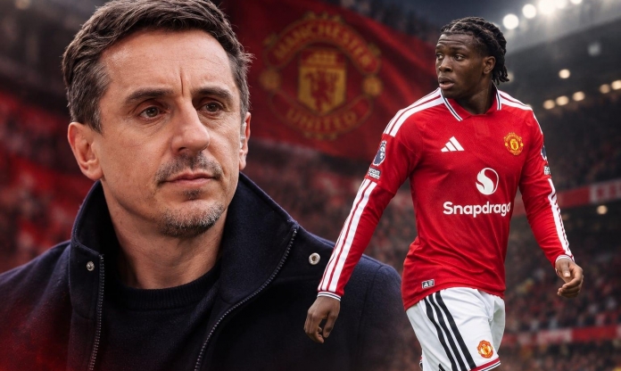 Gary Neville chỉ đích danh cầu thủ khiến MU đánh rơi chiến thắng