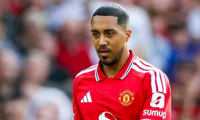 Tân binh MU thất vọng khi thua trận derby Manchester đầu tiên