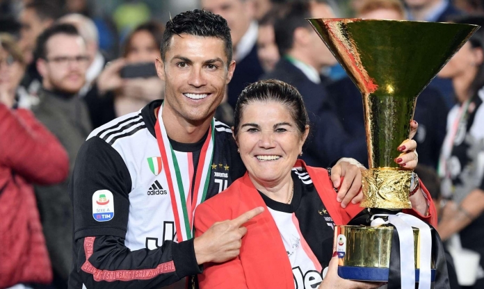 Mẹ Ronaldo đau lòng: 'Họ không trân trọng con trai tôi'