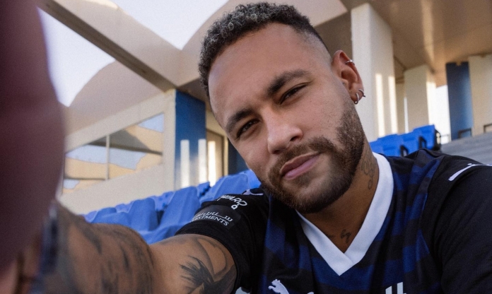 Nghỉ đá tại Al Hilal, Neymar bỏ về Brazil theo chân 'bạn gái mới'