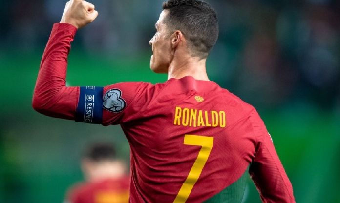 FIFA khẳng định, Ronaldo vượt Messi trên bảng xếp hạng GOAT