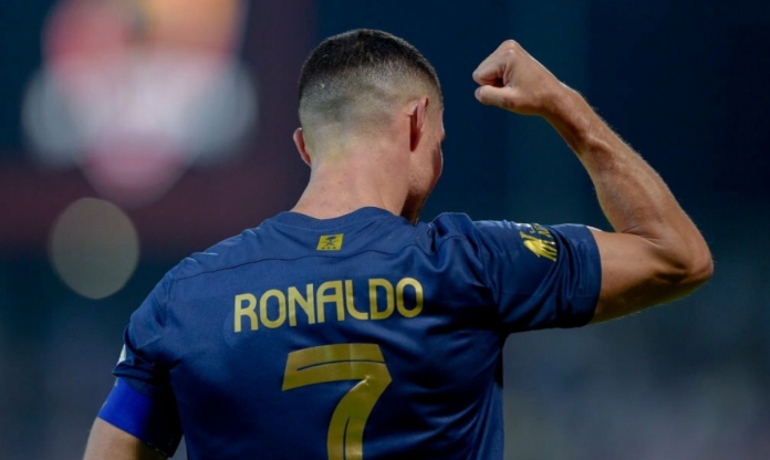 Ronaldo chói sáng, Al Nassr áp sát ngôi đầu Saudi Pro League