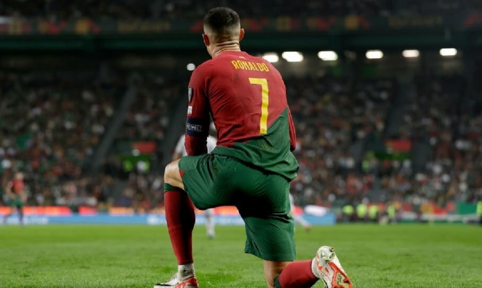 CĐV khắp châu Âu phản ứng bất ngờ ngày Ronaldo tịt ngòi