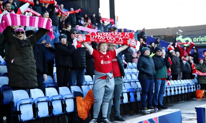 CĐV Liverpool phẫn nộ vì trọng tài tại Europa League sau trận thua