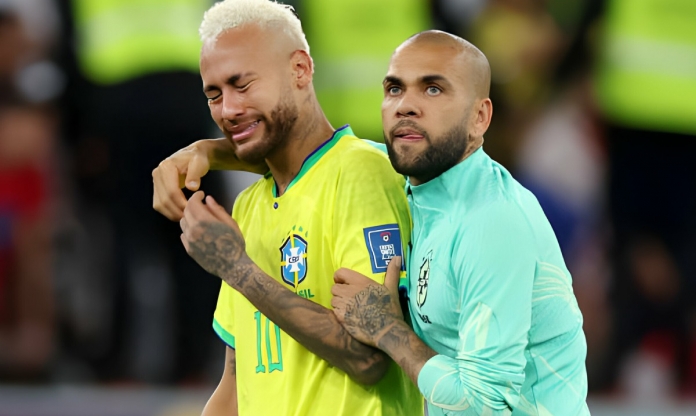 Neymar ra mặt, chi cực lớn hỗ trợ Dani Alves hầu tòa