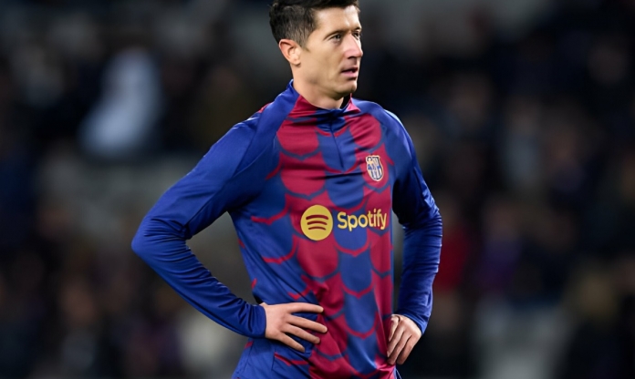 Chơi kém cỏi, Lewandowski nhận phán quyết về tương lai từ Barca