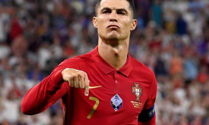 CHÍNH THỨC: Ronaldo ghi tên vào lịch sử Euro