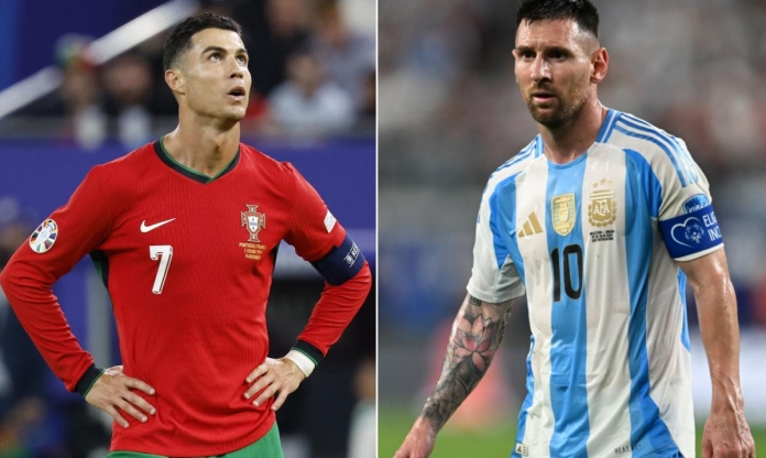 Ronaldo bị chỉ trích vì không làm được như Messi