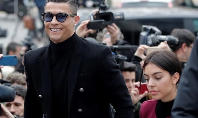 Yên ổn tại Ả Rập, Ronaldo bất ngờ nhận tin sét đánh từ Tây Ban Nha