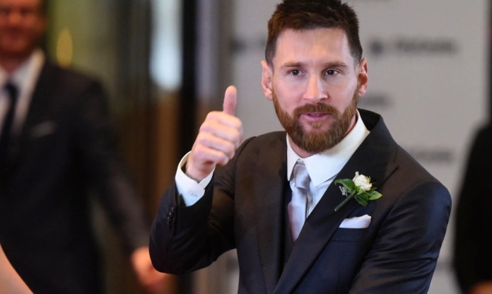 Messi lại bước lên bục vinh quang, chỉ cần 'thở là có danh hiệu'