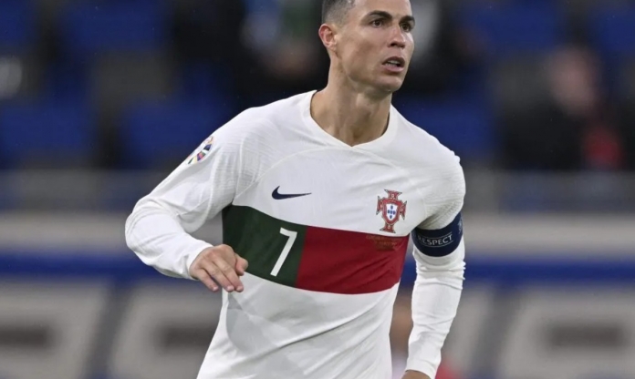Đồng đội tiết lộ đặc ân có 1-0-2 của Ronaldo với 'Gã khổng lồ' nước Mỹ