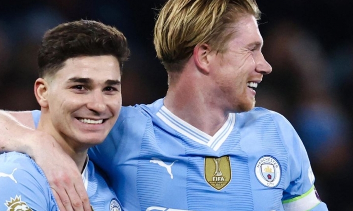 Alvarez tỏa sáng, Man City đánh bại Burnley để phả hơi nóng lên cuộc đua vô địch