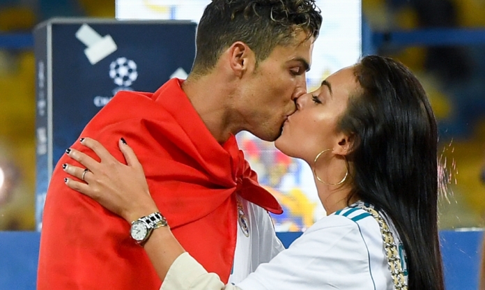 Bạn gái tiết lộ thời điểm giải nghệ của Cristiano Ronaldo