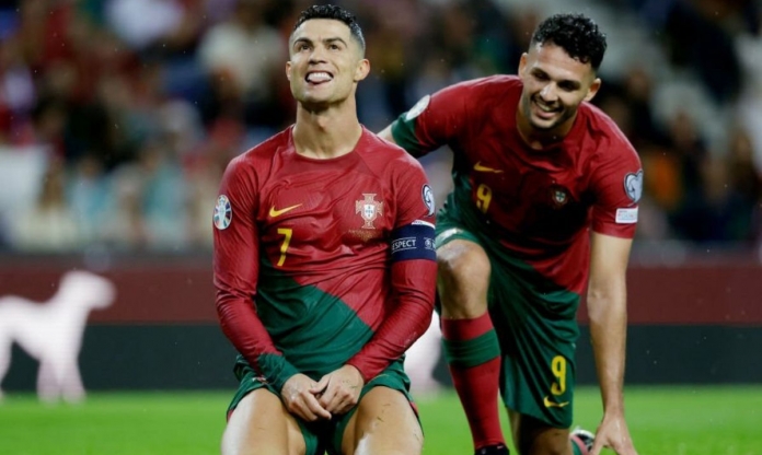 Thăng hoa với Bồ Đào Nha, Ronaldo có hành động khiến người hâm mộ vui như được mùa