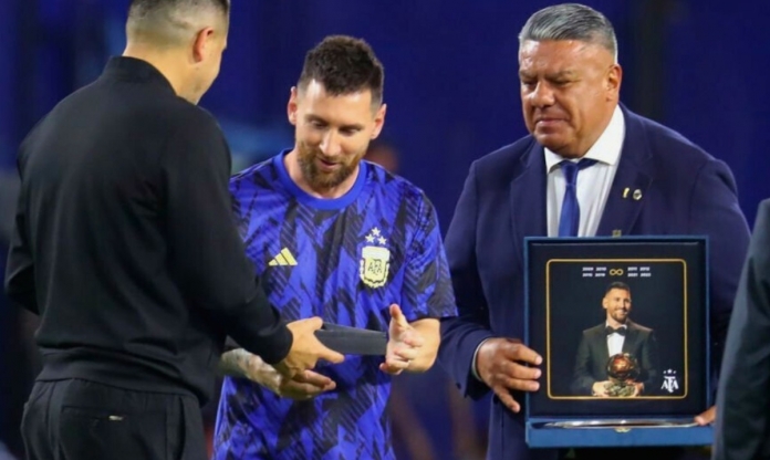 Vinh danh Quả bóng Vàng Messi, Argentina chính thức chấm dứt chuỗi 14 trận bất bại