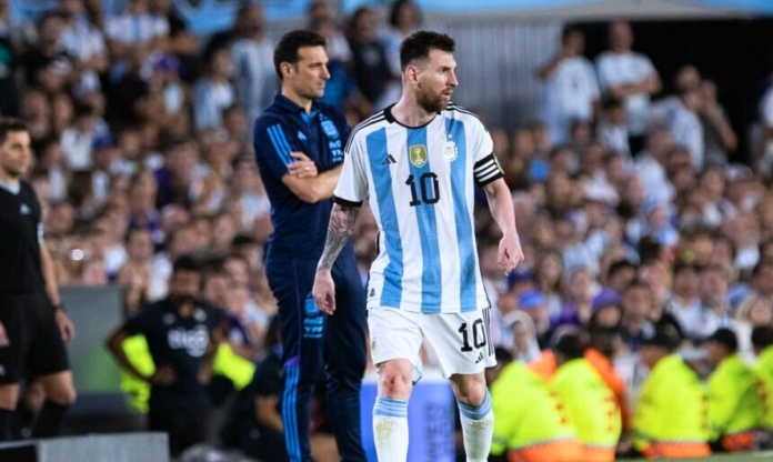 Sắp rời Argentina, HLV Scaloni nói Messi như một 'thỏi nam châm'