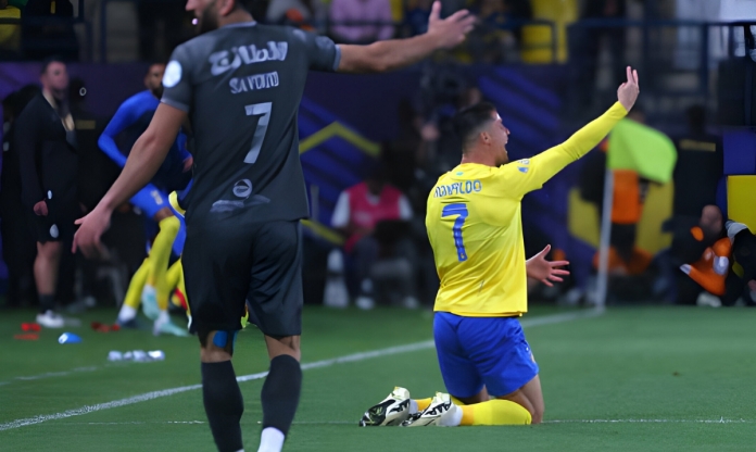 Ronaldo bất lực, Al Nassr tự tay dâng cúp cho Al Hilal