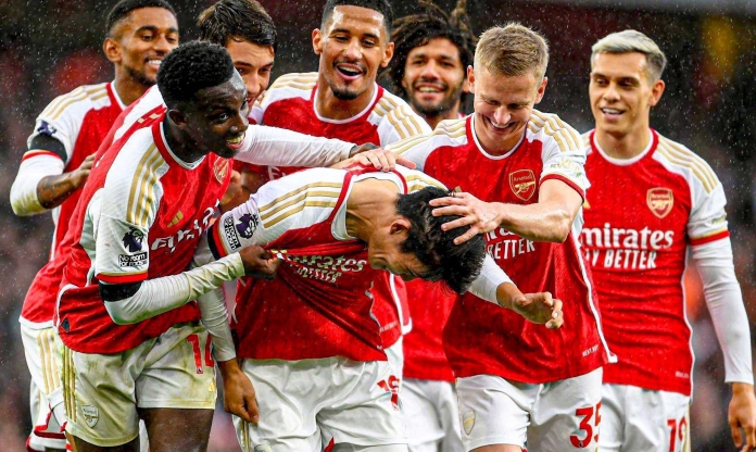 Arsenal chịu sức ép, trụ cột hàng thủ khăn gói tới CLB vĩ đại bậc nhấc châu Âu?