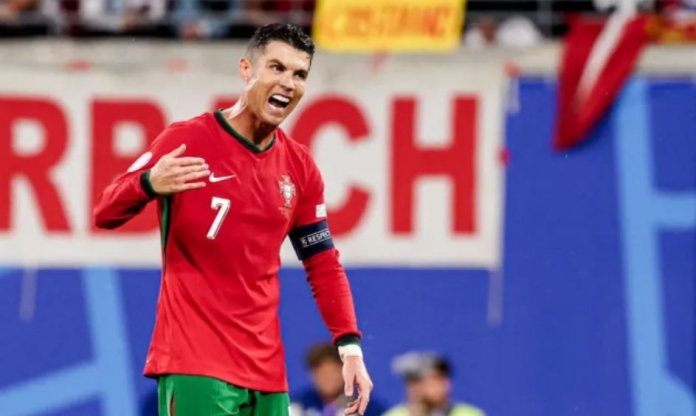 Huyền thoại Anh: 'Cầu thủ Bồ Đào Nha không tin tưởng Ronaldo'