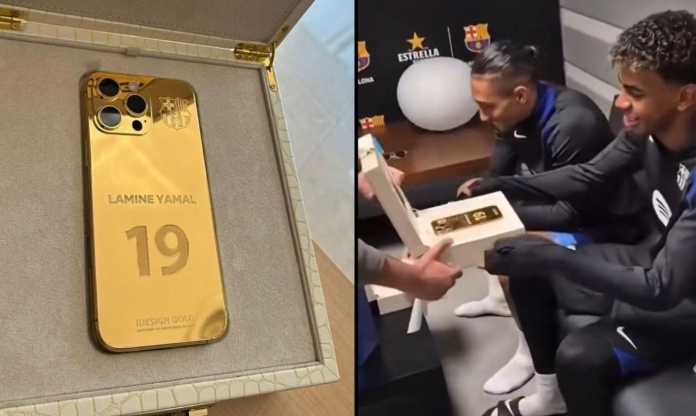 Học Messi, Raphinha tặng Yamal iPhone vàng nguyên khối