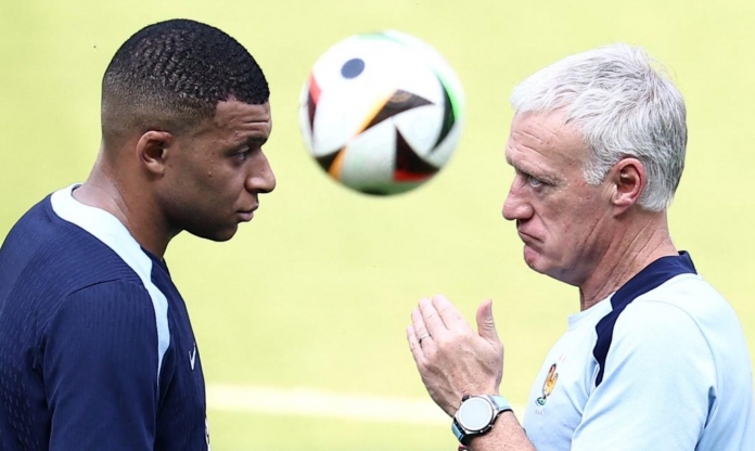 Tuyển Pháp dậy sóng, Deschamps tính 'tước băng' đội trưởng Mbappe