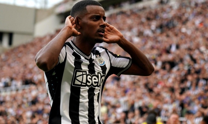 Newcastle hét giá Alexander Isak trên trời