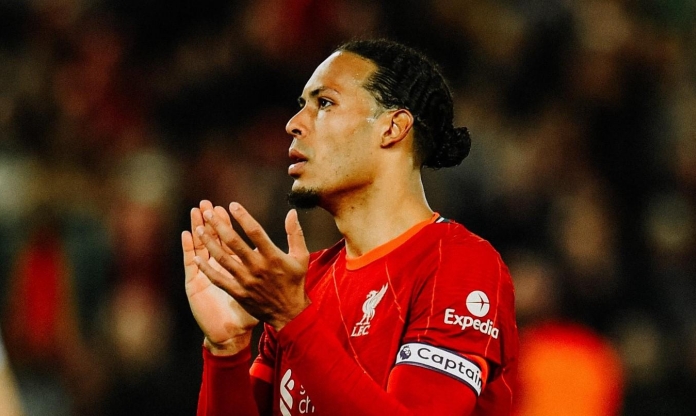 Van Dijk được người Tottenham 'chiêu mộ' ngay trong đường hầm