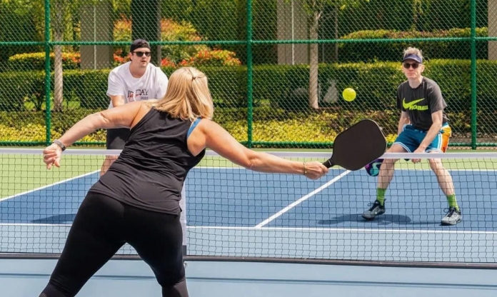 Tại sao người trẻ lẫn trung niên 'phát cuồng' vì pickleball?