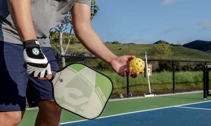 Review găng tay pickleball: Phụ kiện nhỏ ngăn bạn thua trận trong tích tắc