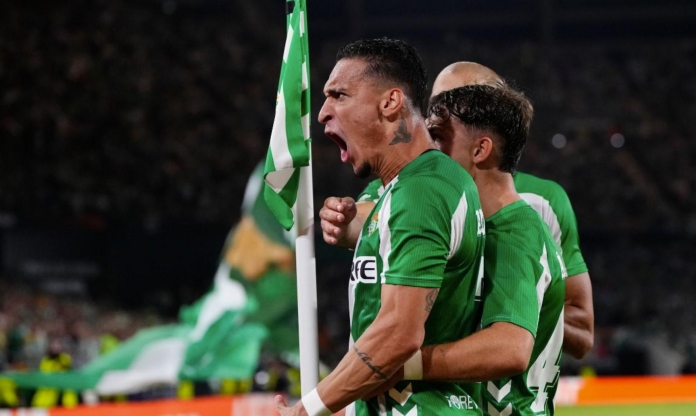 Vòng 1 Europa League: Antony toả sáng rực rỡ, Sir Jim 'méo mặt'