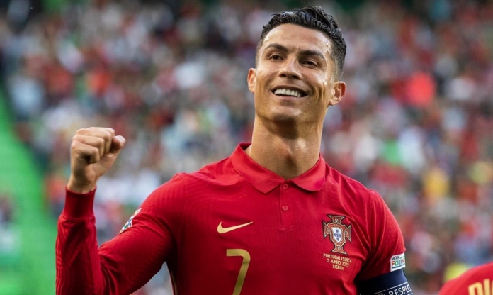 Cristiano Ronaldo đi vào lịch sử với danh hiệu chưa từng có tiền lệ