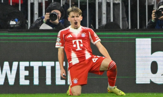 Tiền vệ 17 tuổi Bayern Munich đi vào lịch sử