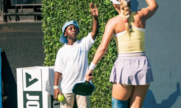Cậu bé 8 tuổi 'chỉ đạo' giúp tay vợt số 1 pickleball thắng ngoạn mục