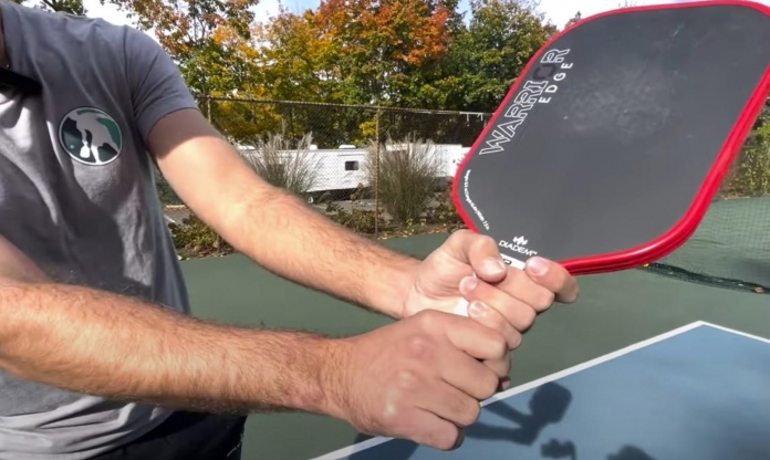 Cú đánh trái tay hai tay trong pickleball: Từ tuyệt chủng thành kỹ thuật bị lạm dụng nhất