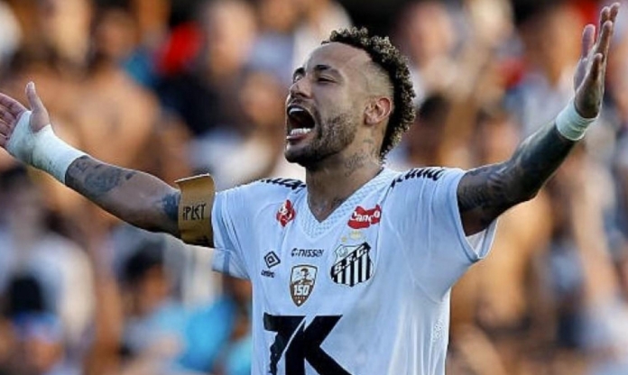 Trở lại huy hoàng, Neymar lập hattrick lịch sử cứu cả mùa giải của Santos