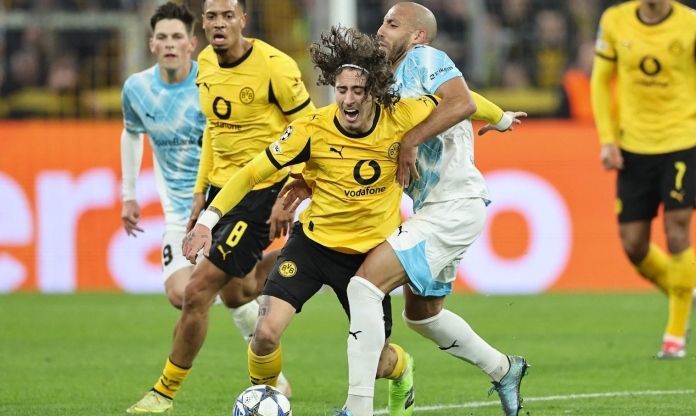 Hai lần dẫn trước vẫn mất điểm, Dortmund tự làm khó mình tại Champions League