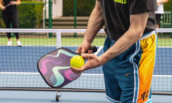 Người đàn ông ngã từ tầng 3 vì cố nhặt bóng pickleball